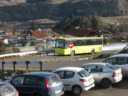 Zur Mutterer Alm kann man mit Bus, Auto oder Stubaitalbahn anreisen.